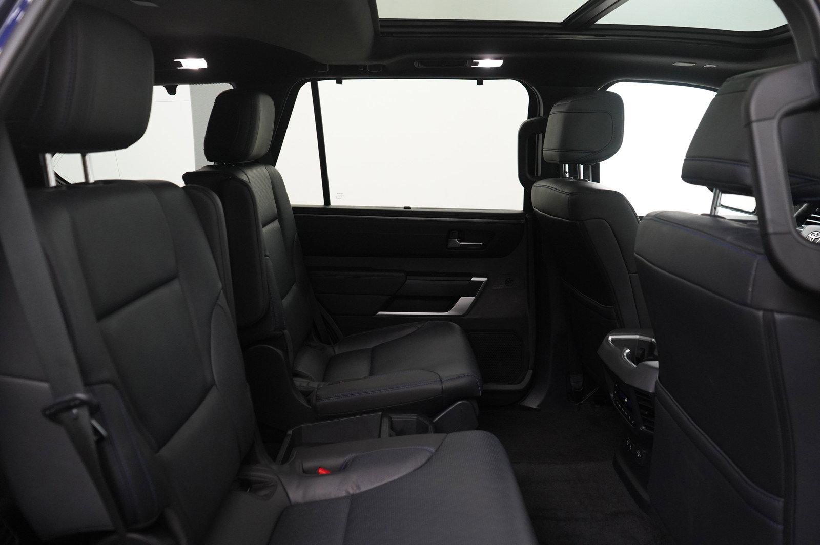 Used 2025 Toyota Sequoia Platinum image 11