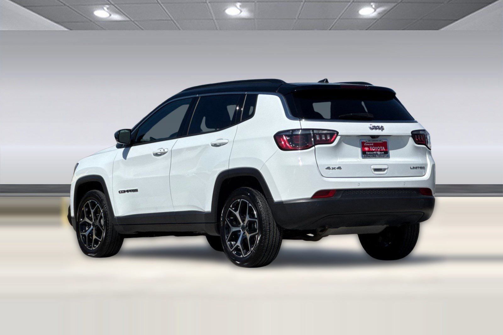 Used 2025 Jeep Compass Limited image 7