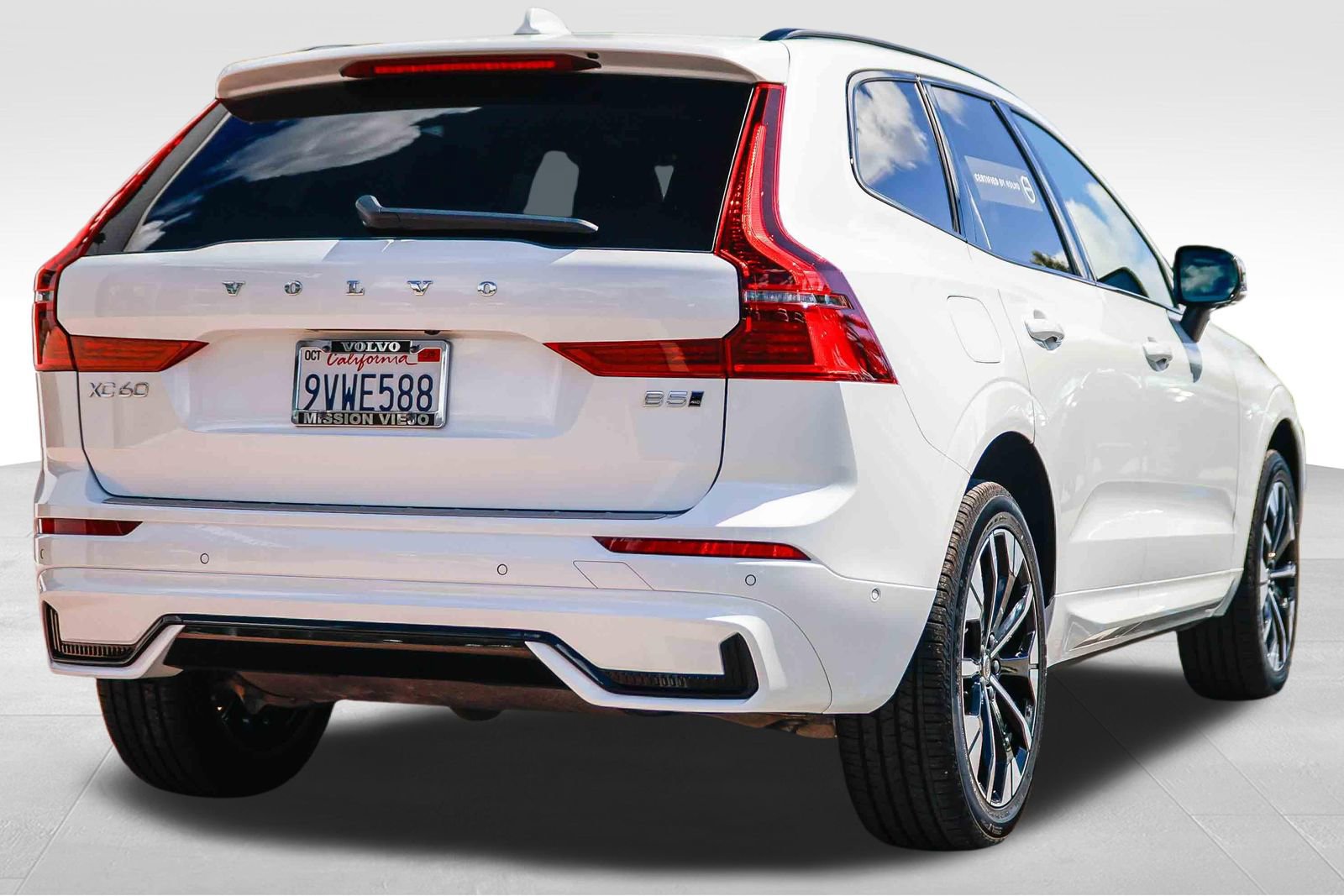Used 2026 Volvo XC60 B5 Plus w/ Protection Package Premier image 8