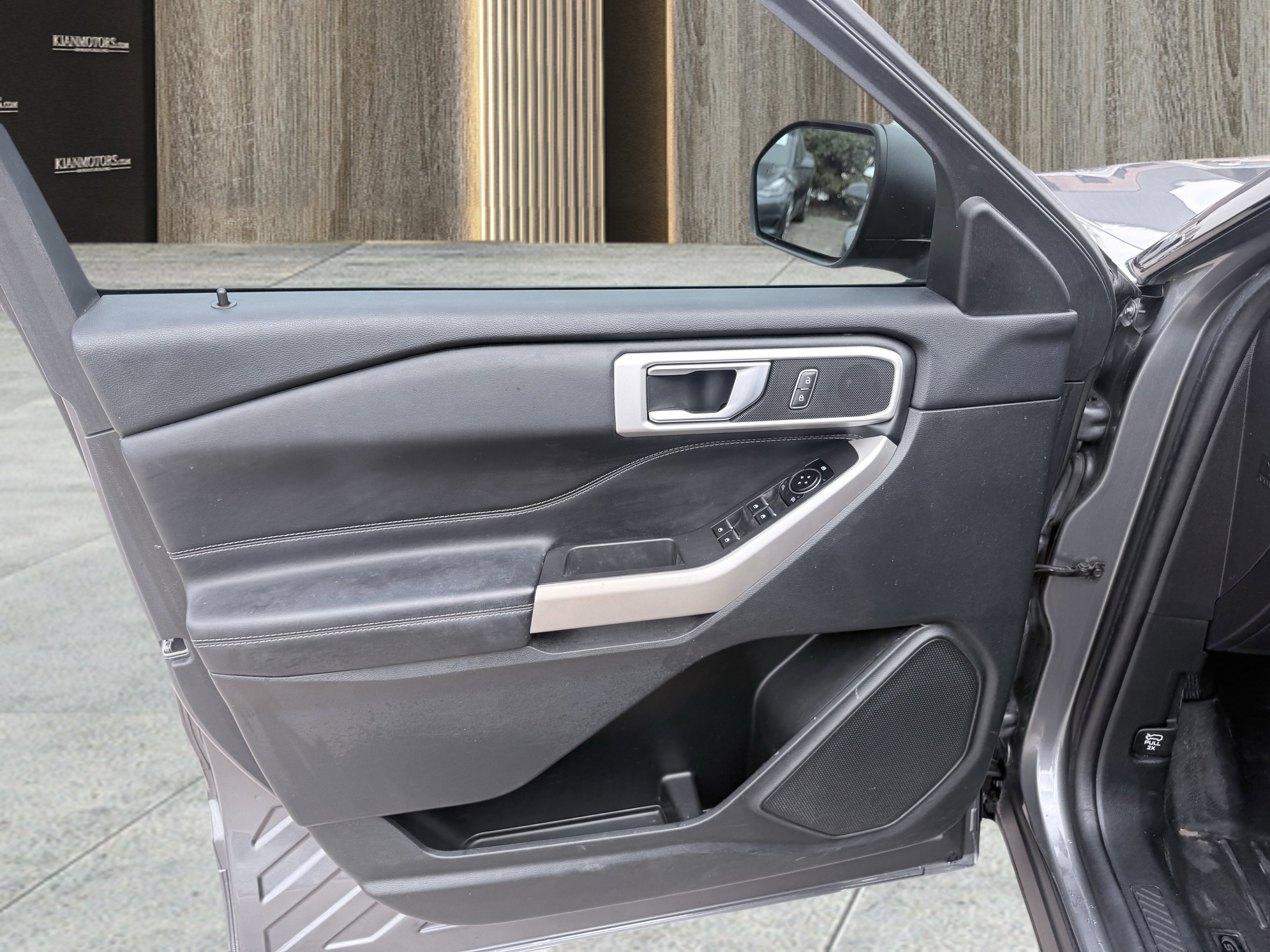 Used 2022 Ford Explorer XLT image 24