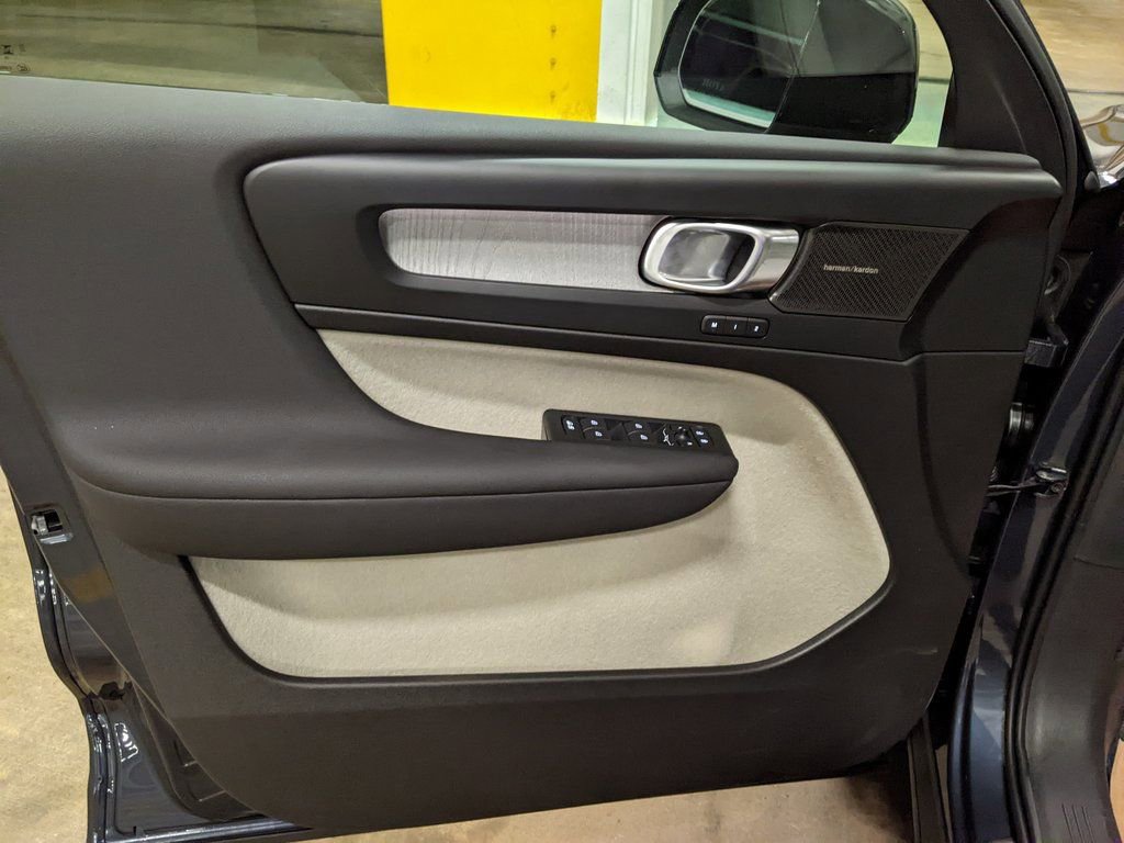 New 2026 Volvo XC40 B5 Ultra w/ Protection Package Premier image 9