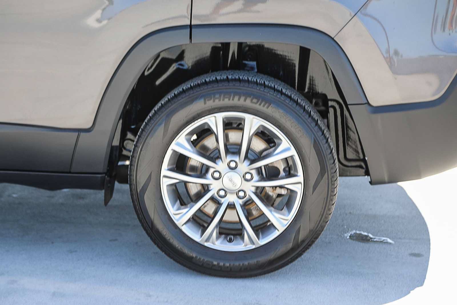 Used 2021 Jeep Cherokee Latitude Lux FWD image 11