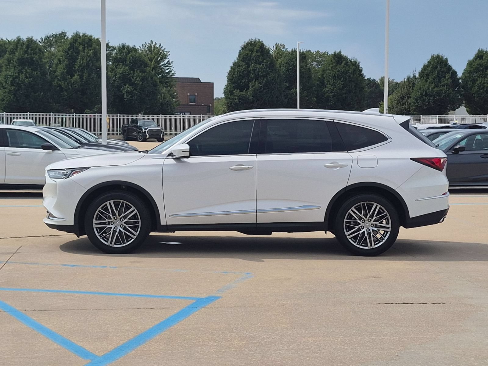 Used 2024 Acura MDX w/ Advance Package AWD/4WD image 9