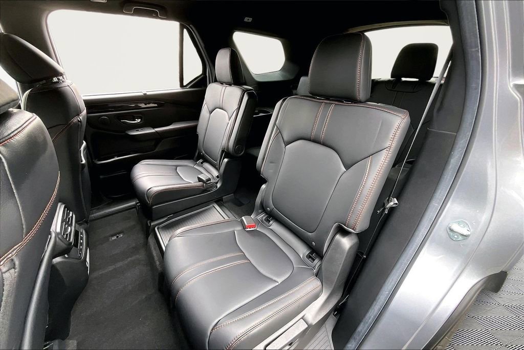 Used 2025 Honda Pilot TrailSport image 18