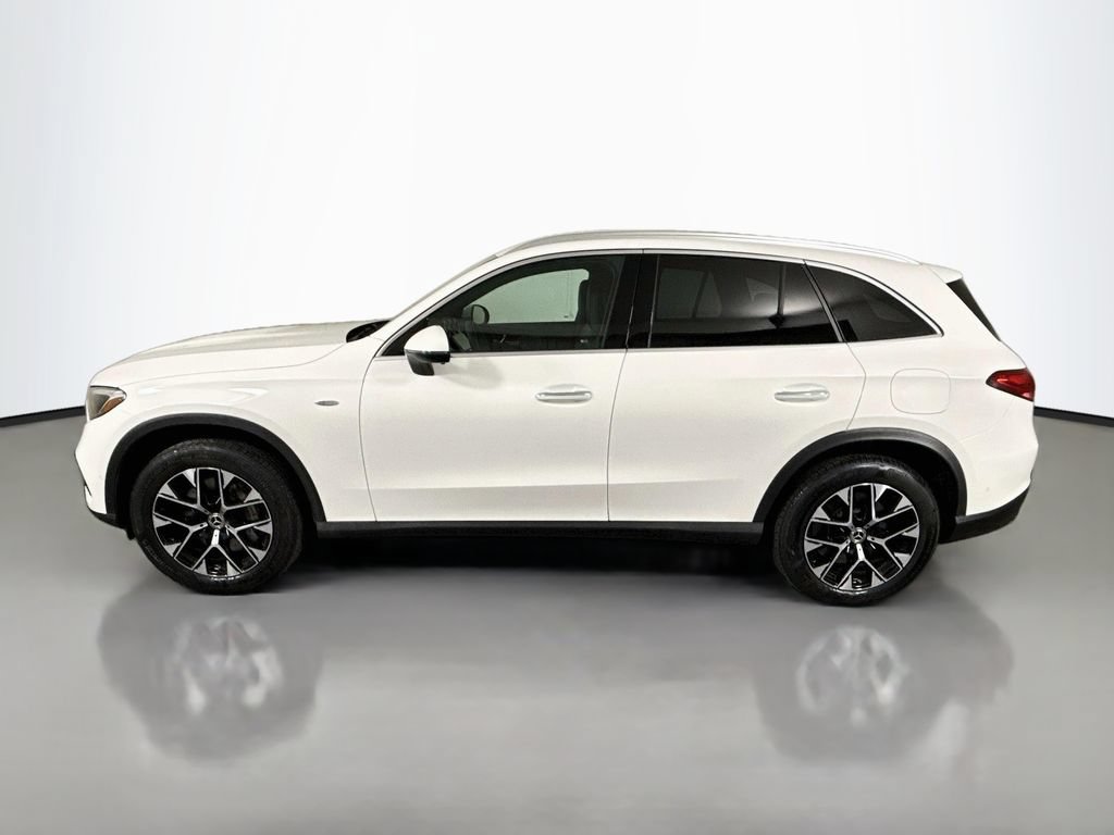 Used 2025 Mercedes-Benz GLC 350e 4MATIC image 4
