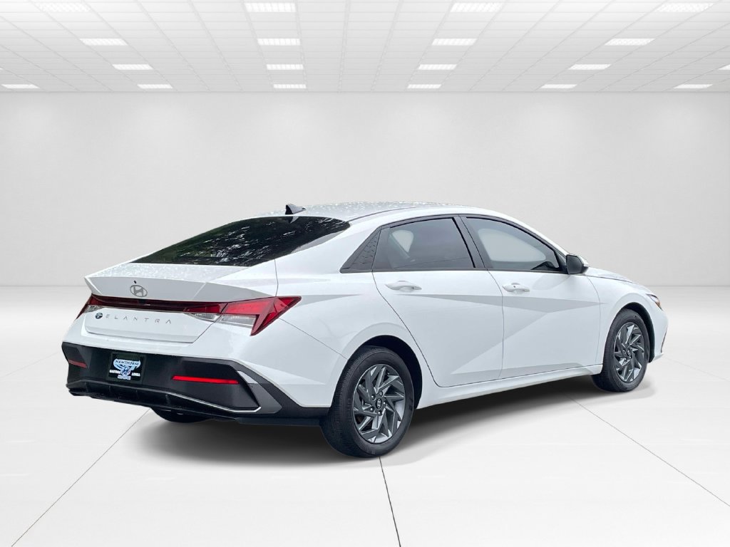 Certified 2024 Hyundai Elantra SEL FWD image 6