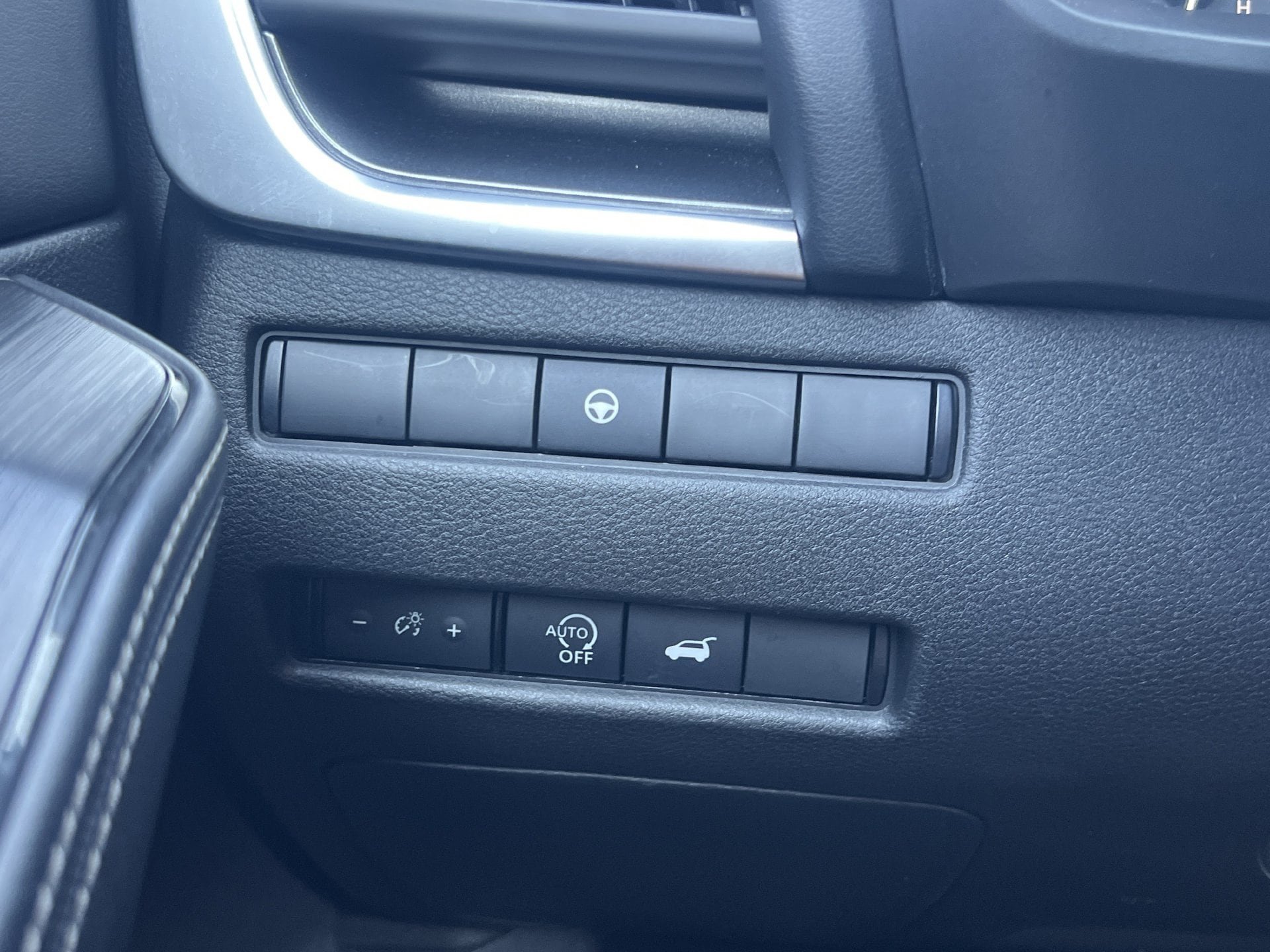 Certified 2025 Nissan Rogue SV FWD image 14