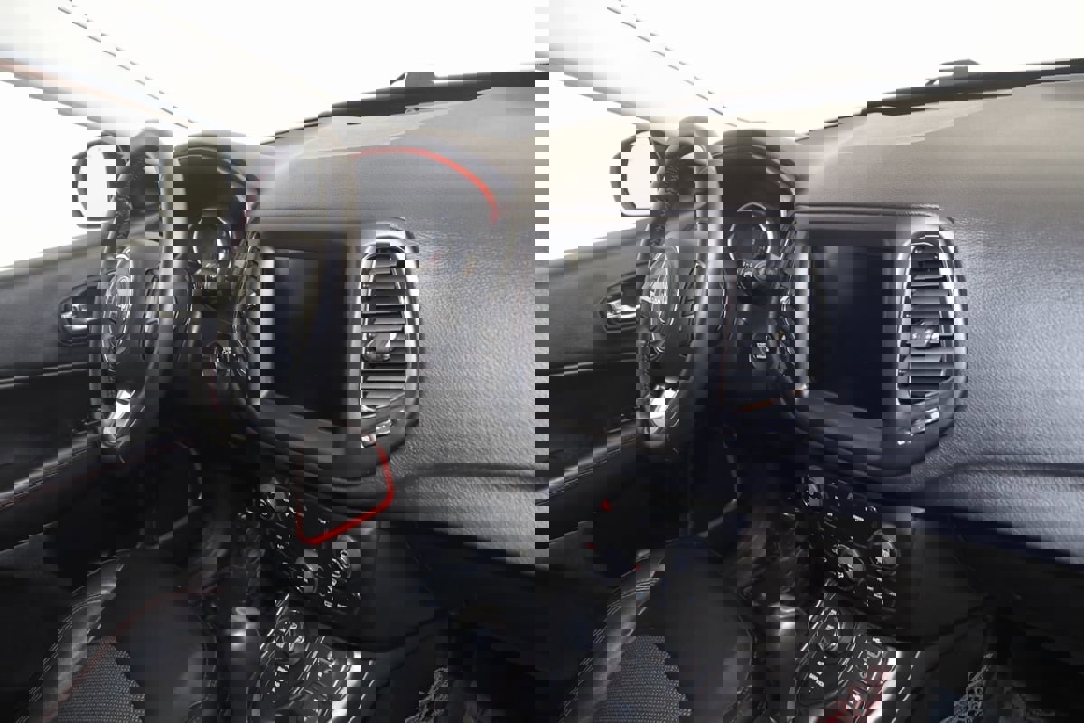 Used 2018 Jeep Compass Trailhawk w/ Safe & Security Group image 38