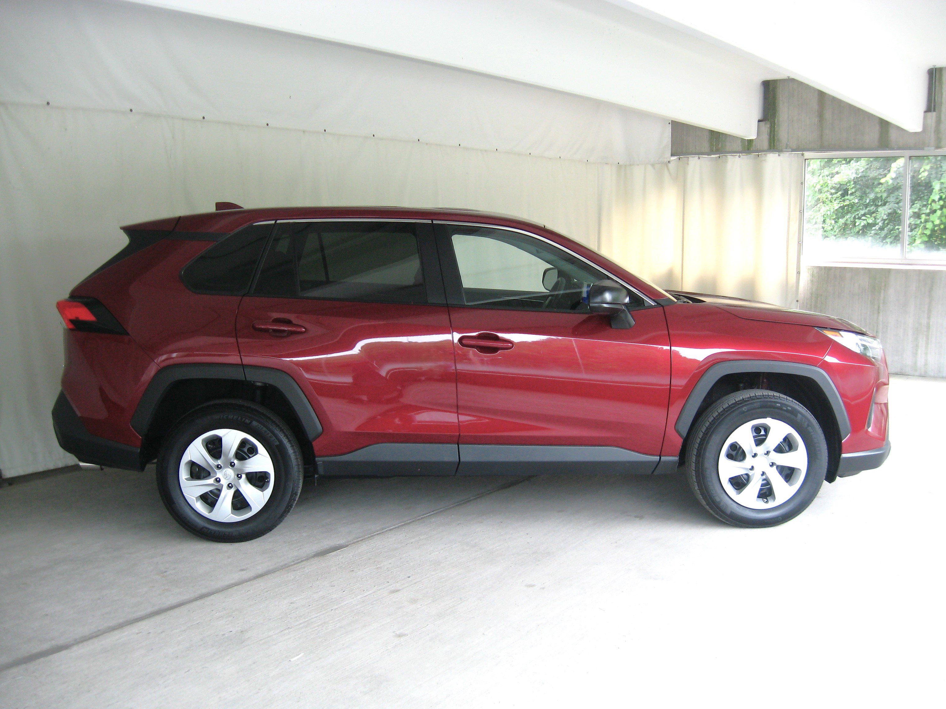 Used 2023 Toyota RAV4 LE image 4