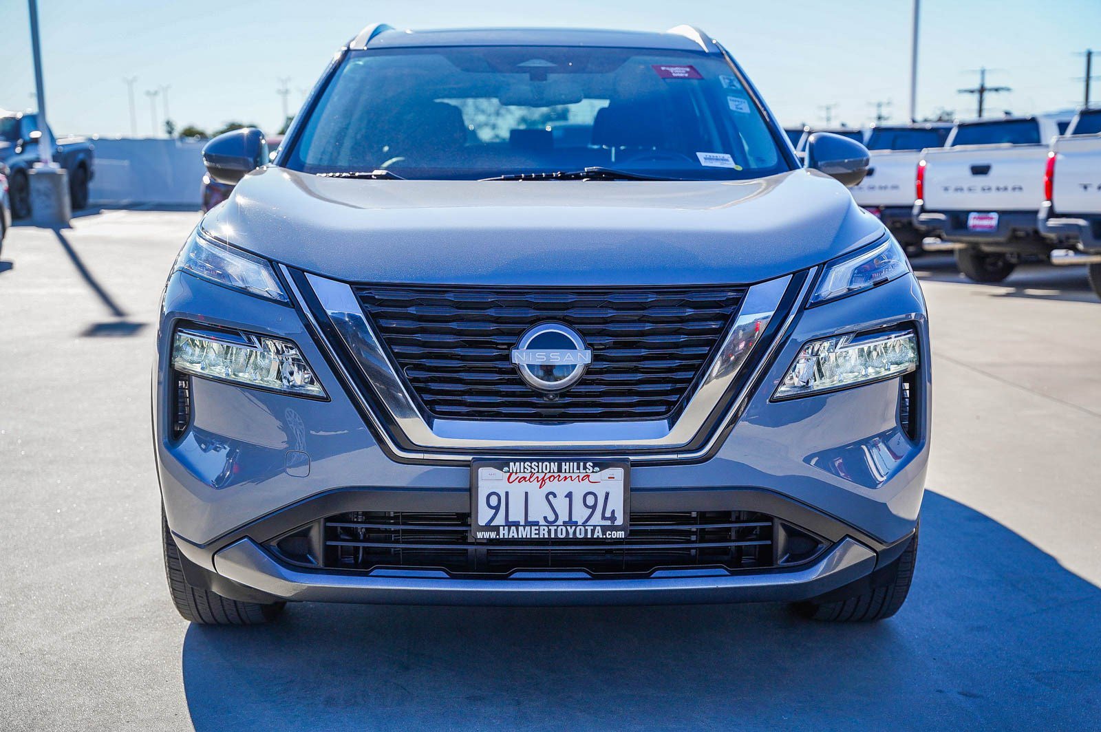 Used 2023 Nissan Rogue SL image 2