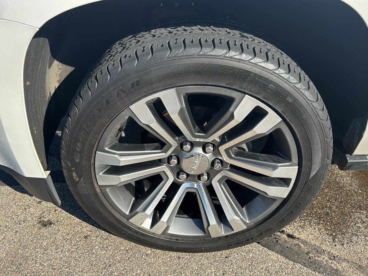 Used 2019 GMC Yukon Denali w/ Denali Ultimate Package image 9