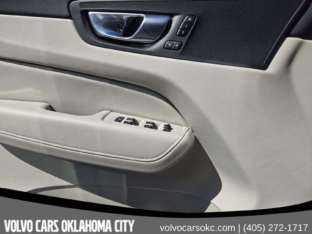Certified 2025 Volvo XC60 B5 Core w/ Protection Package Premier AWD/4WD image 17