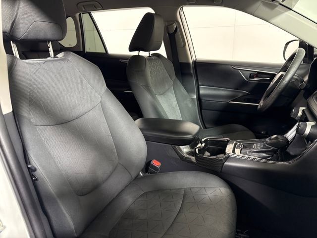 Used 2021 Toyota RAV4 XLE image 10
