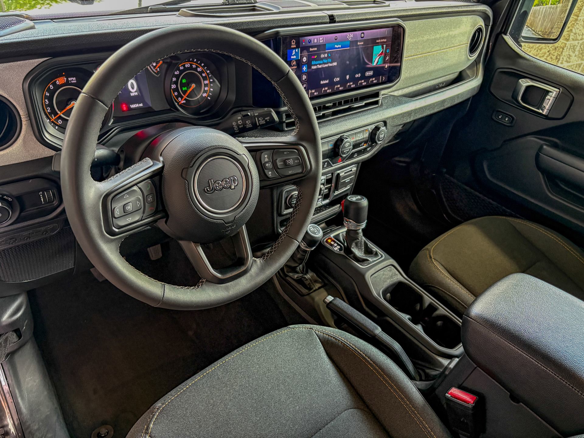 Used 2025 Jeep Wrangler Unlimited Sport AWD/4WD image 7