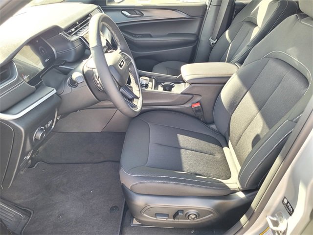 New 2025 Jeep Grand Cherokee Laredo X w/ Luxury Tech Group I image 8