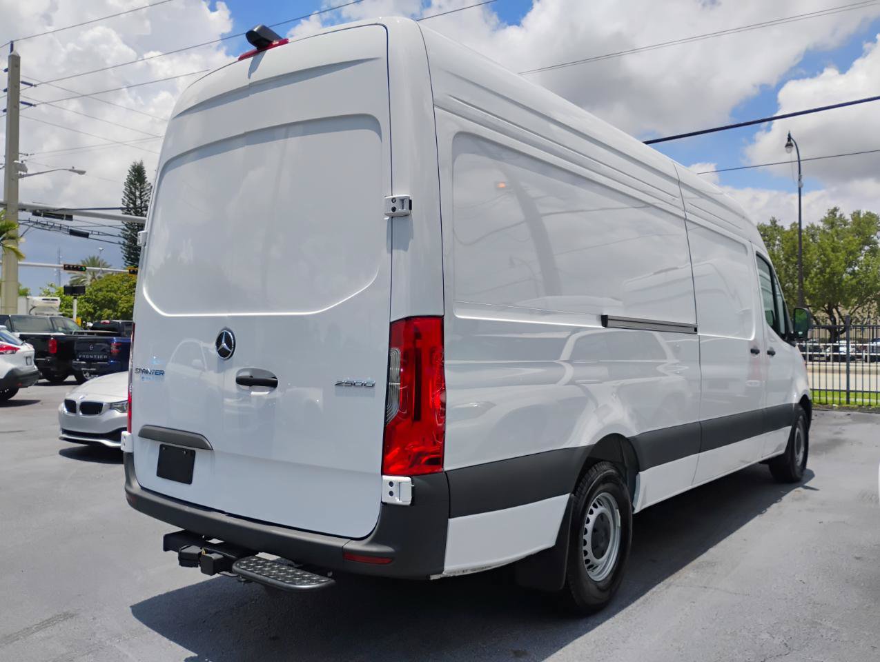 Used 2025 Mercedes-Benz Sprinter 2500 image 4