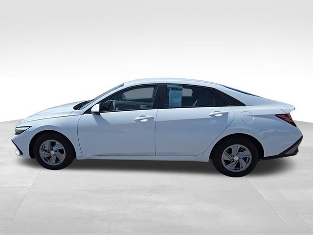 Used 2025 Hyundai Elantra SE FWD image 6