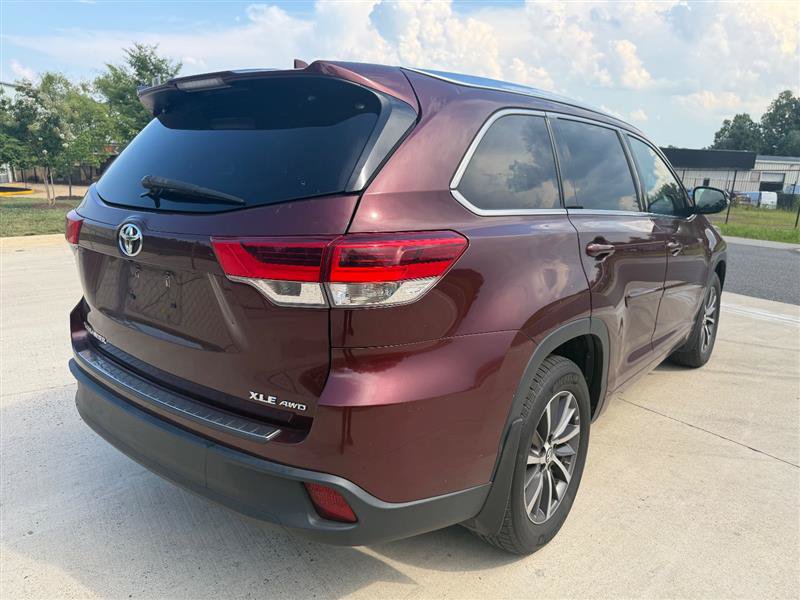 Used 2017 Toyota Highlander XLE w/ Protection Package #3 AWD/4WD image 7
