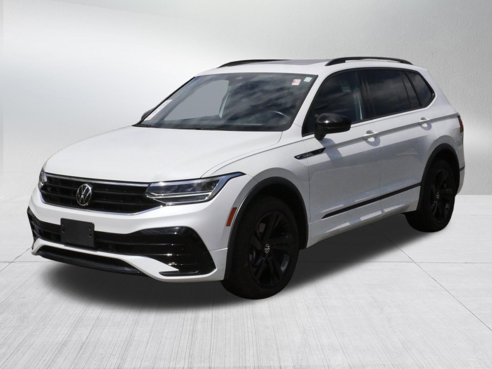 Used 2023 Volkswagen Tiguan SE R-Line FWD image 3