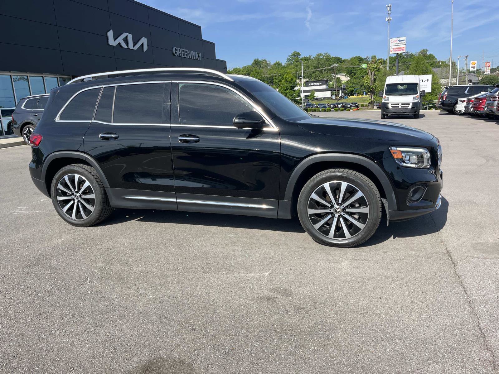 Used 2023 Mercedes-Benz GLB 250 4MATIC image 2