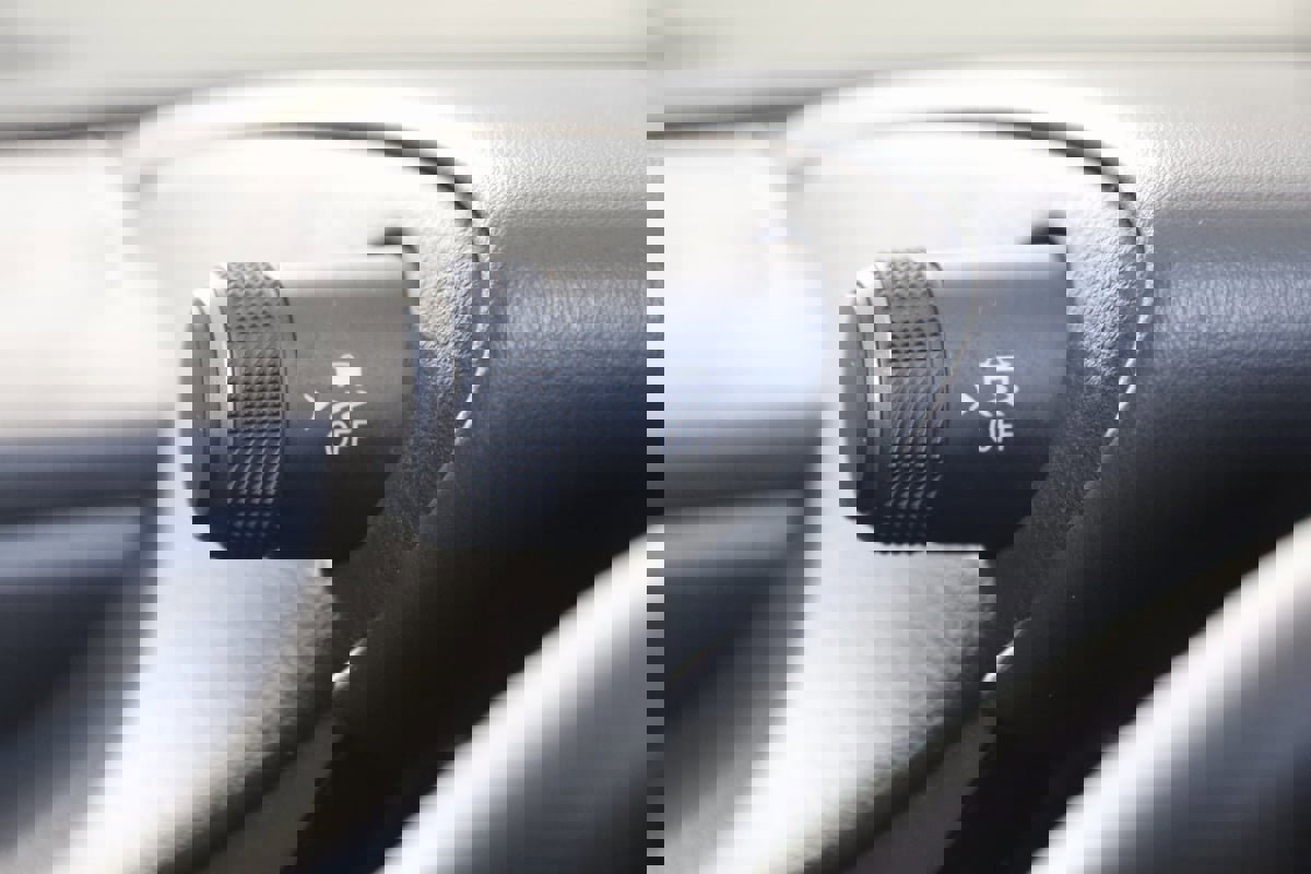 Used 2023 Lexus ES 300h w/ Premium Package image 35