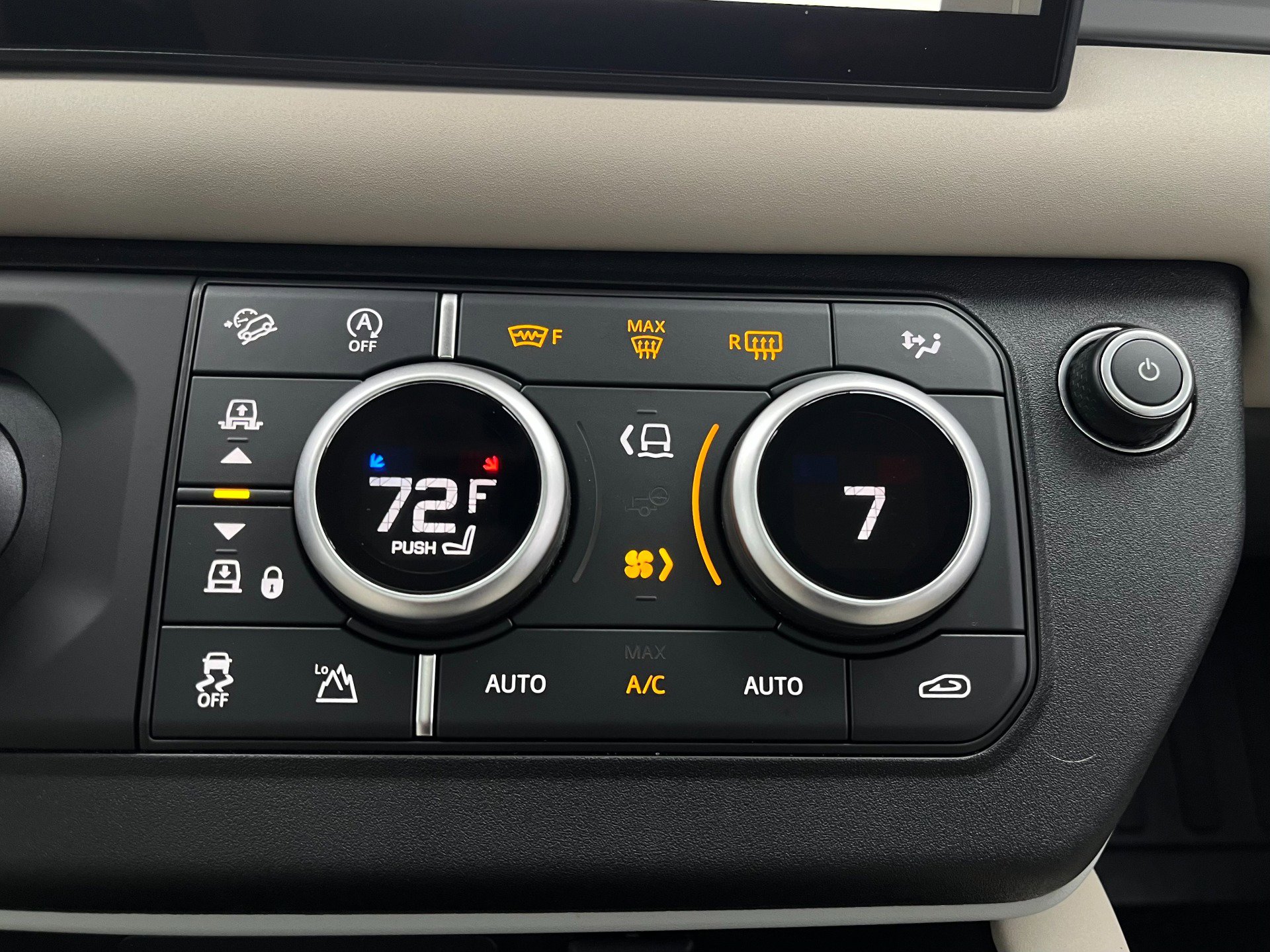 Used 2024 Land Rover Defender 110 SE image 35