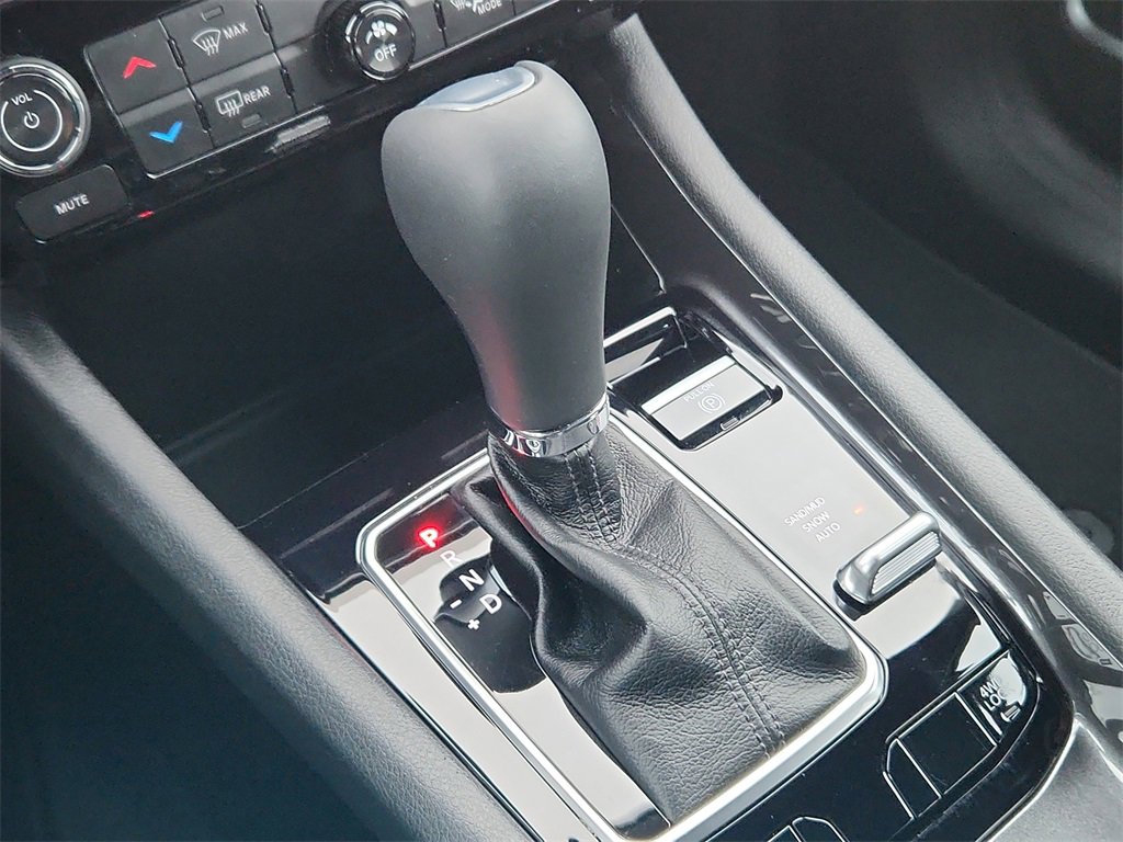 Used 2024 Jeep Compass Latitude image 16