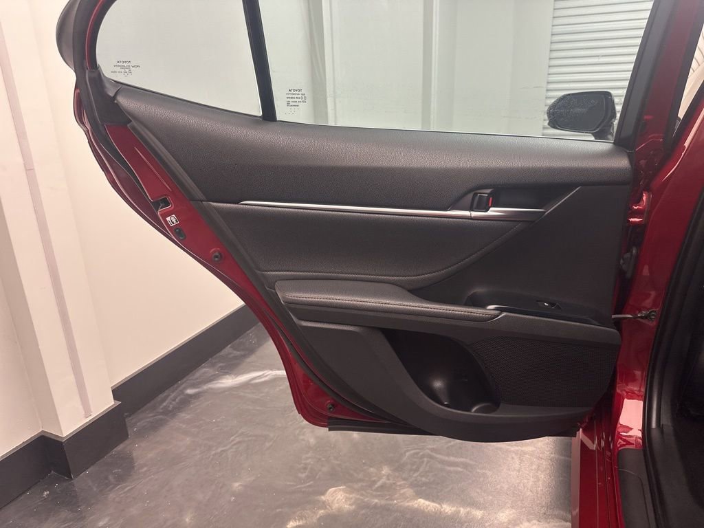 Used 2018 Toyota Camry XLE image 14