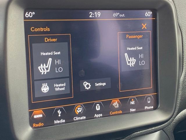 Used 2018 Jeep Renegade Trailhawk w/ UConnect 8.4 Nav Group image 17