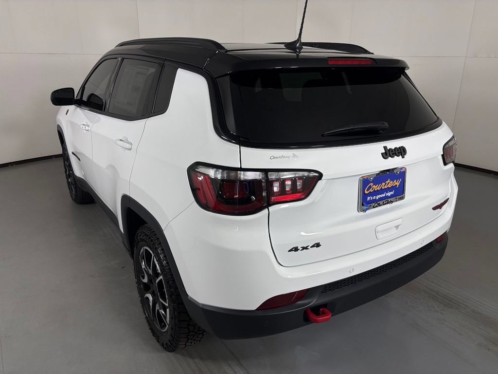 New 2026 Jeep Compass Trailhawk w/ Sun, Sound & Navigation Group AWD/4WD image 6