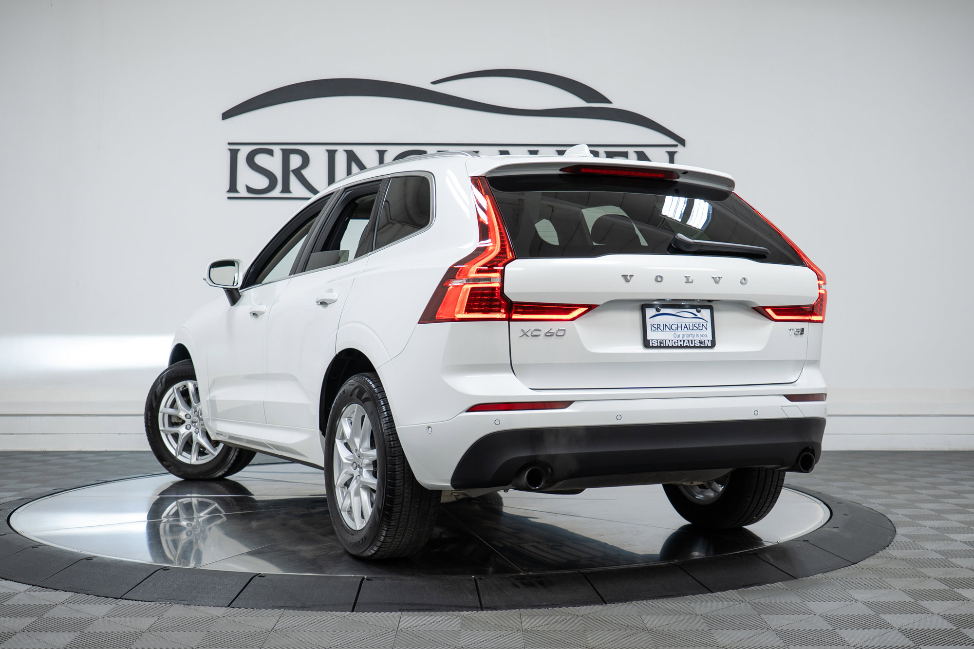 Used 2018 Volvo XC60 T5 Momentum w/ Convenience Package image 28
