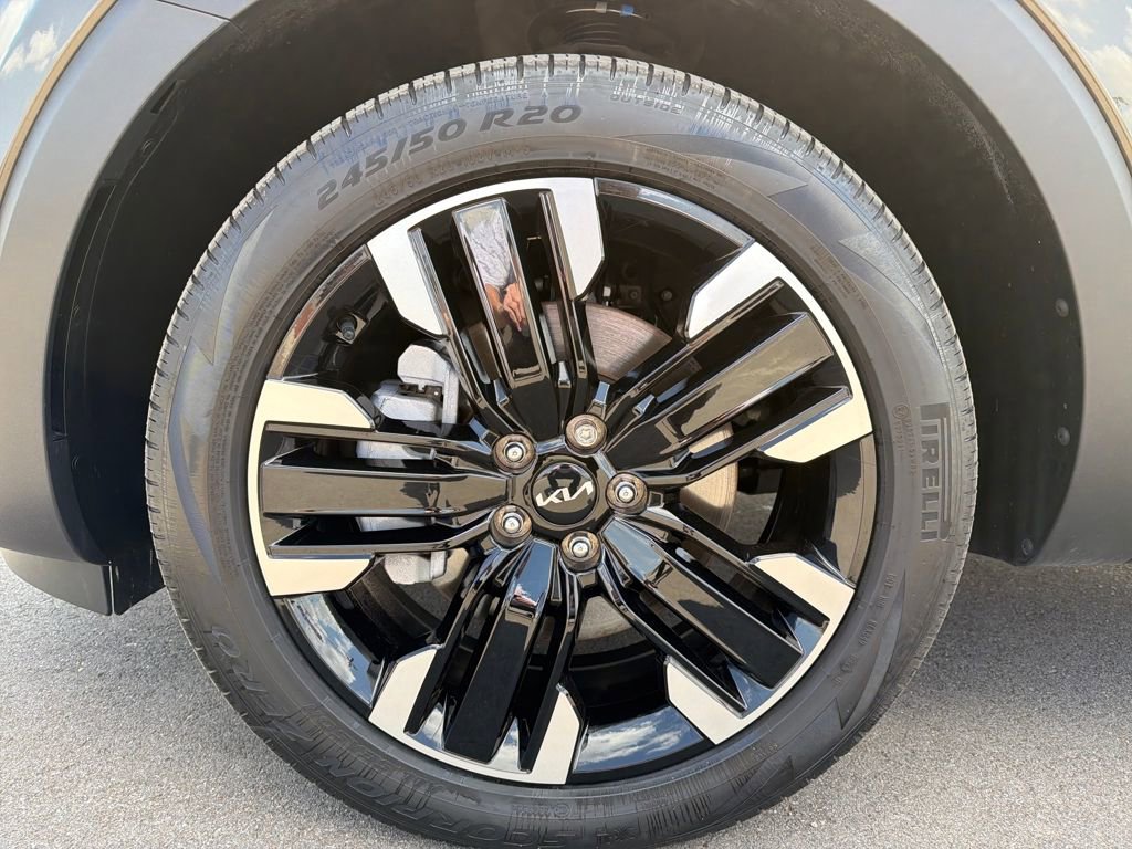 Used 2025 Kia Telluride SX image 2