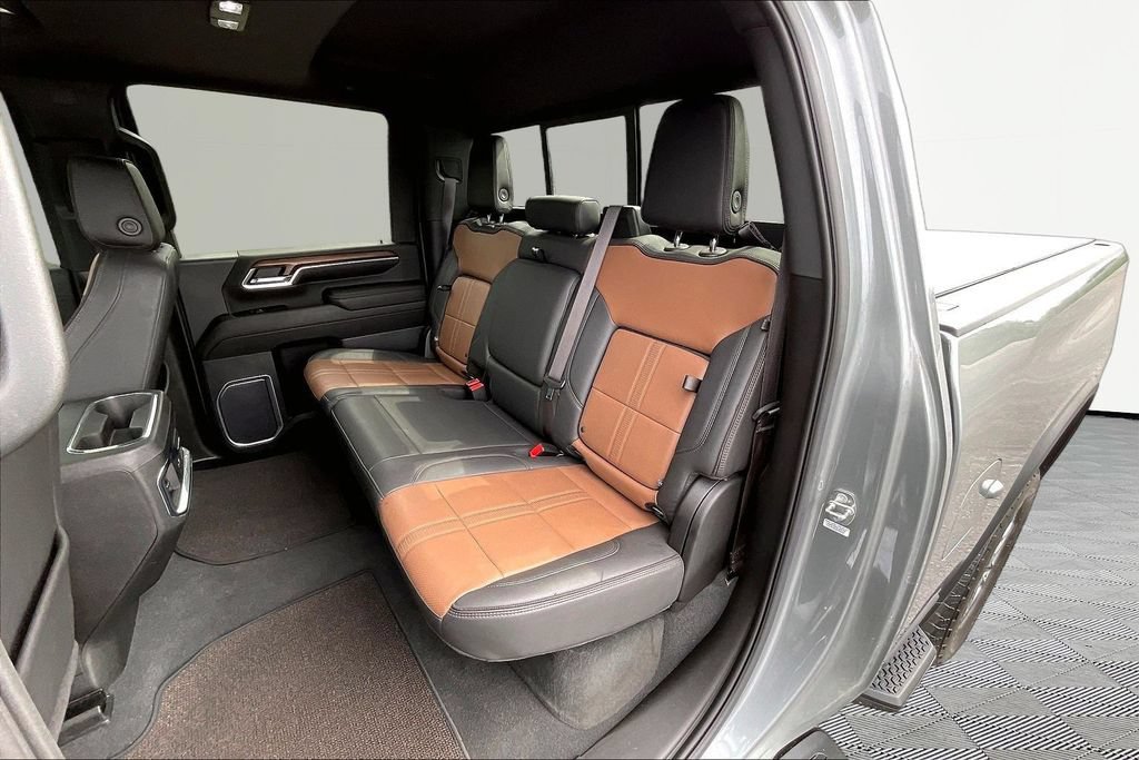 Used 2024 Chevrolet Silverado 2500 High Country w/ High Country Premium Package AWD/4WD image 26