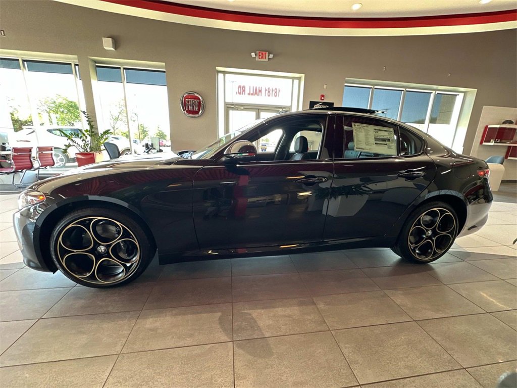 New 2025 Alfa Romeo Giulia AWD w/ Driving Assist Package image 4