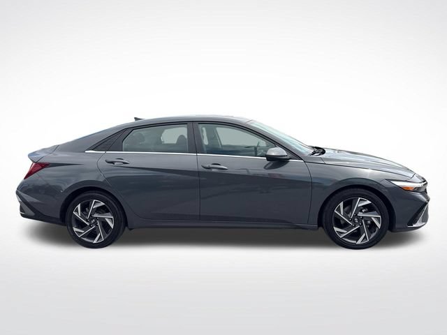Used 2025 Hyundai Elantra SEL FWD image 7