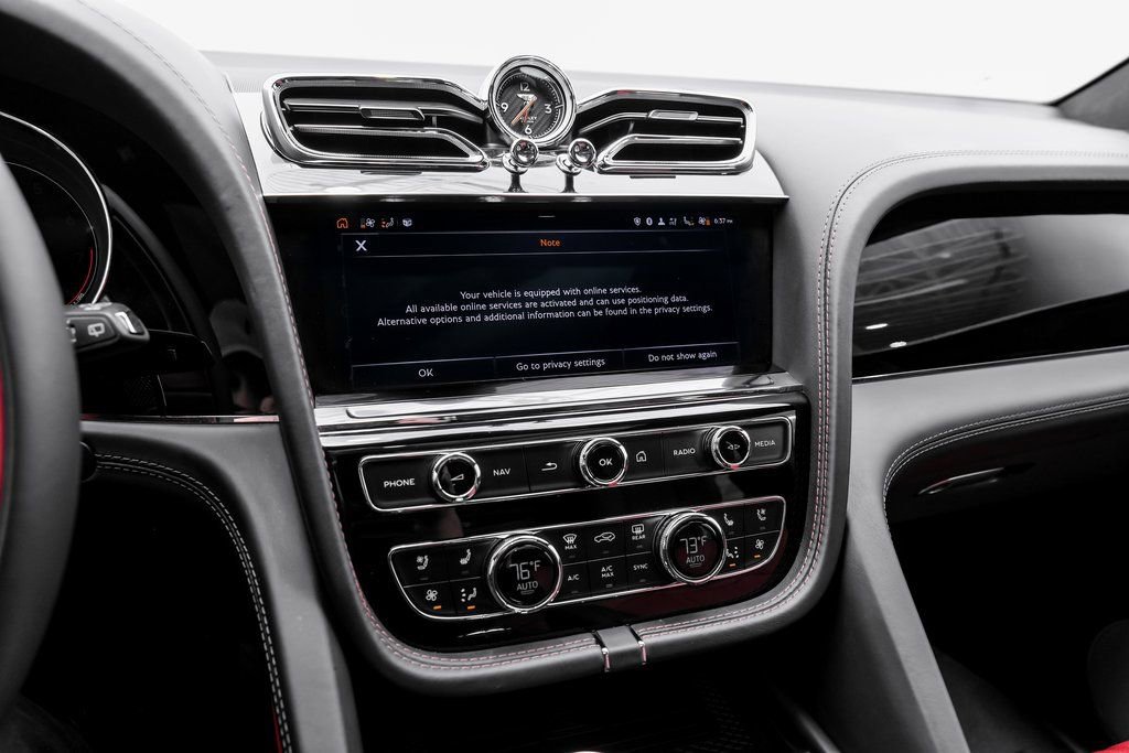 Used 2023 Bentley Bentayga image 28