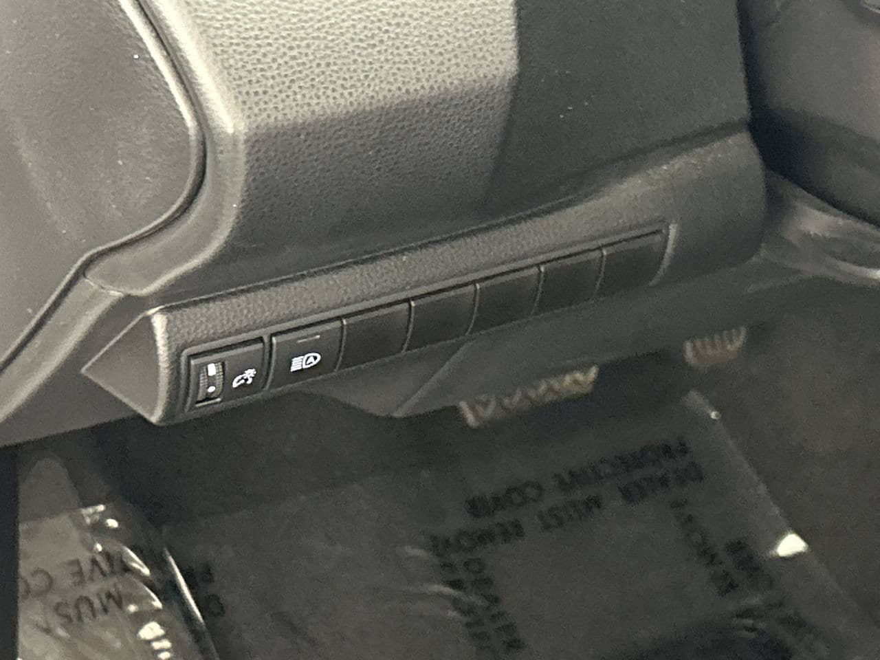 Used 2025 Toyota Corolla LE FWD image 13