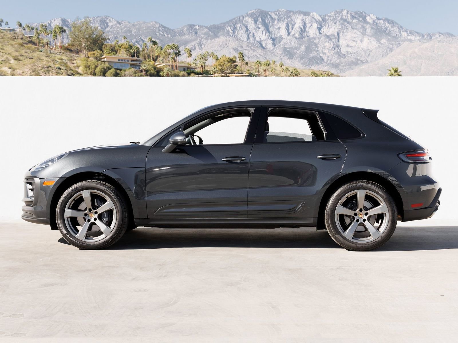 Used 2025 Porsche Macan AWD/4WD image 2