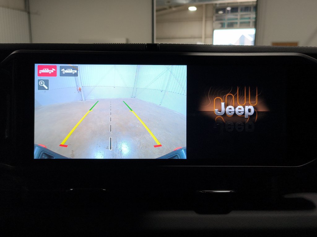 Used 2024 Jeep Gladiator Mojave w/ Technology Group AWD/4WD image 6