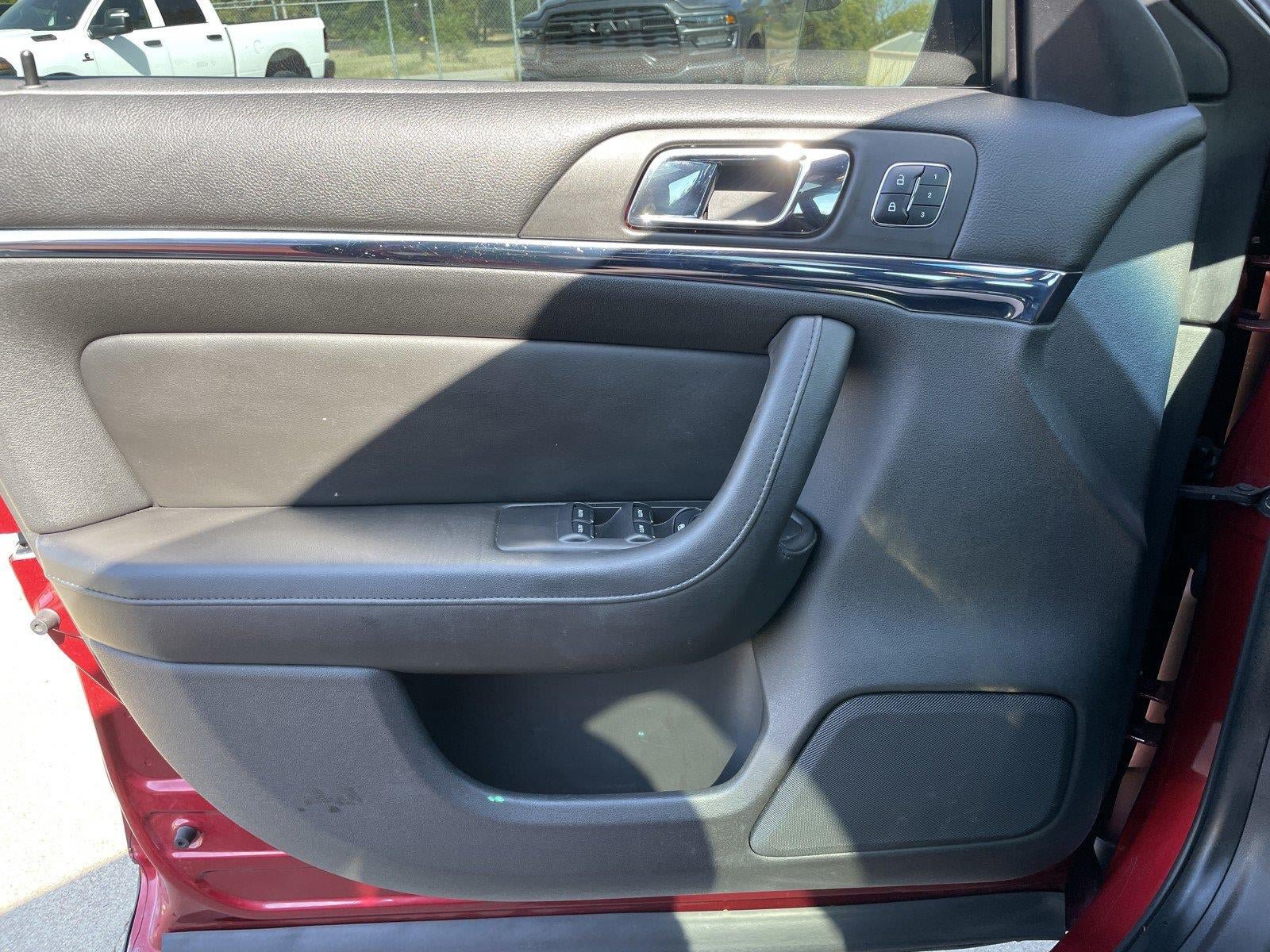 Used 2014 Lincoln MKS FWD image 37