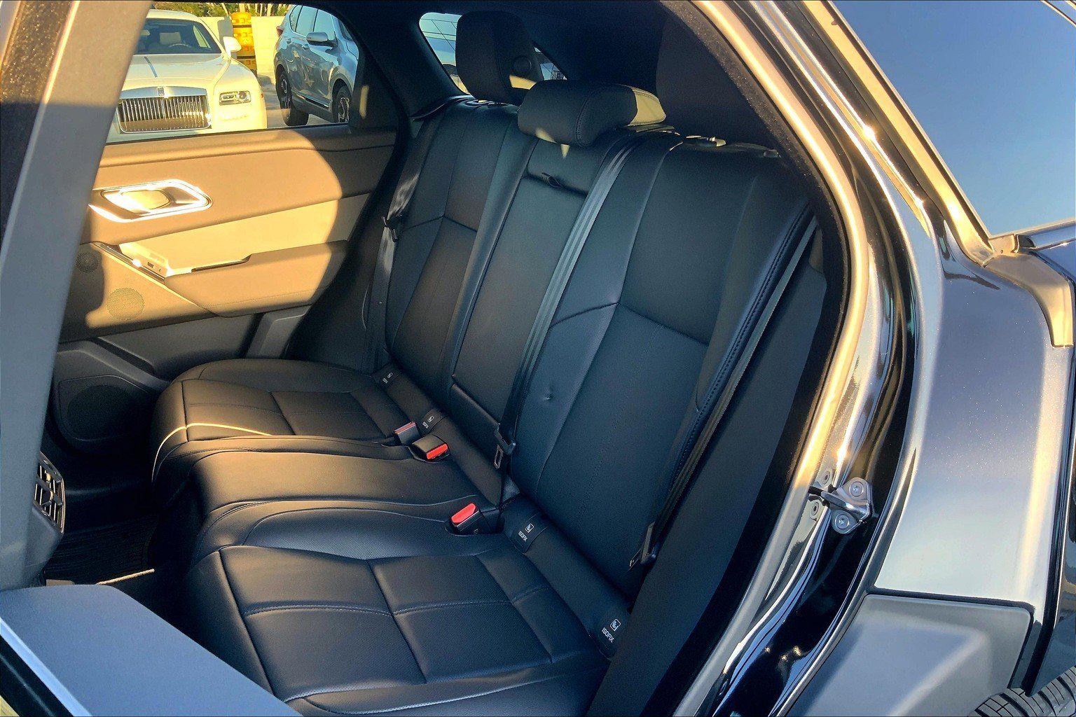 New 2025 Land Rover Range Rover Velar Dynamic SE image 15