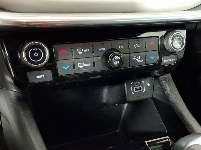 Used 2023 Jeep Compass Limited image 24