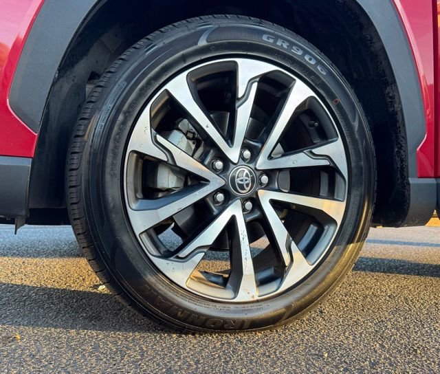Used 2024 Toyota Corolla Cross XLE image 33