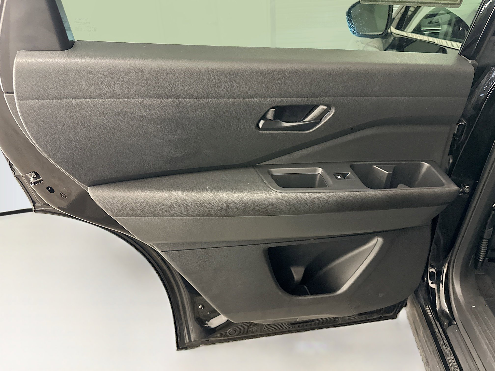 Used 2024 Nissan Pathfinder S image 26