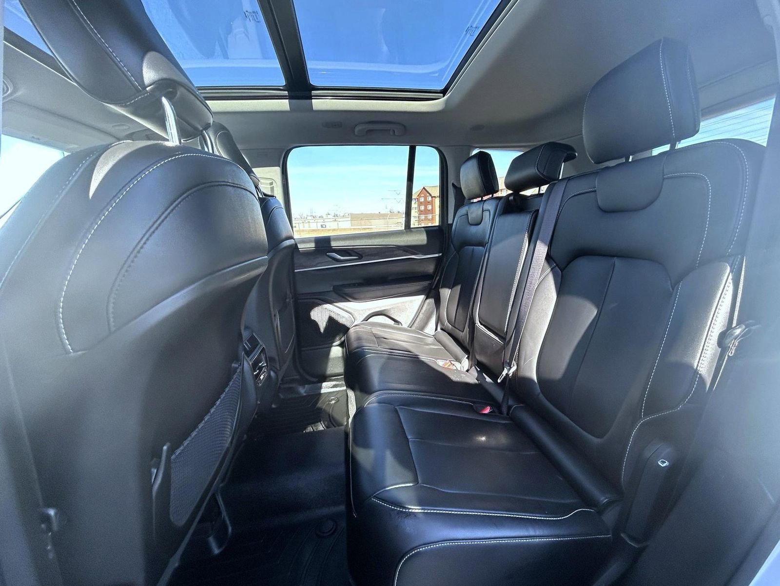 Used 2023 Jeep Grand Cherokee Limited image 20