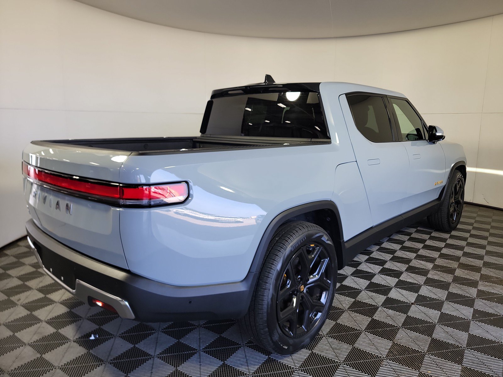 Used 2022 Rivian R1T Adventure AWD/4WD image 5