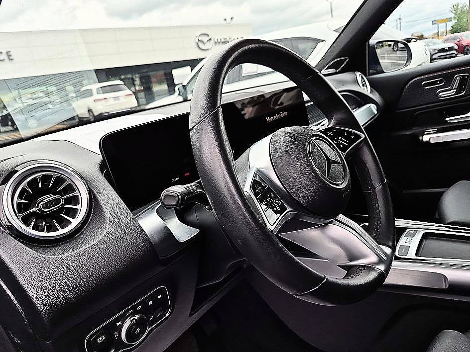 Used 2024 Mercedes-Benz GLB 250 4MATIC image 16