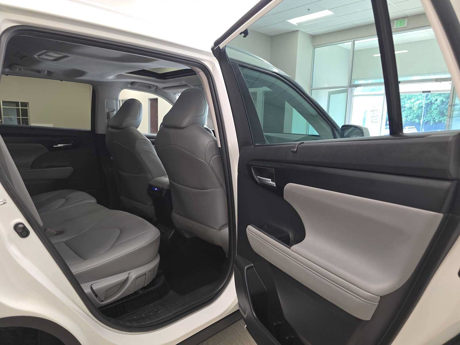 Certified 2020 Toyota Highlander XLE AWD/4WD image 26