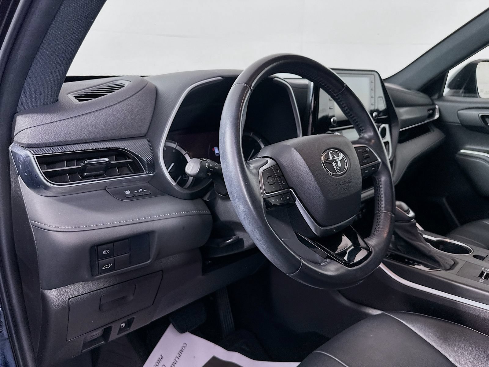 Used 2021 Toyota Highlander XSE FWD image 9