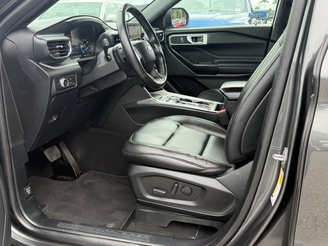 Certified 2020 Ford Explorer XLT w/ Equipment Group 202A RWD image 18